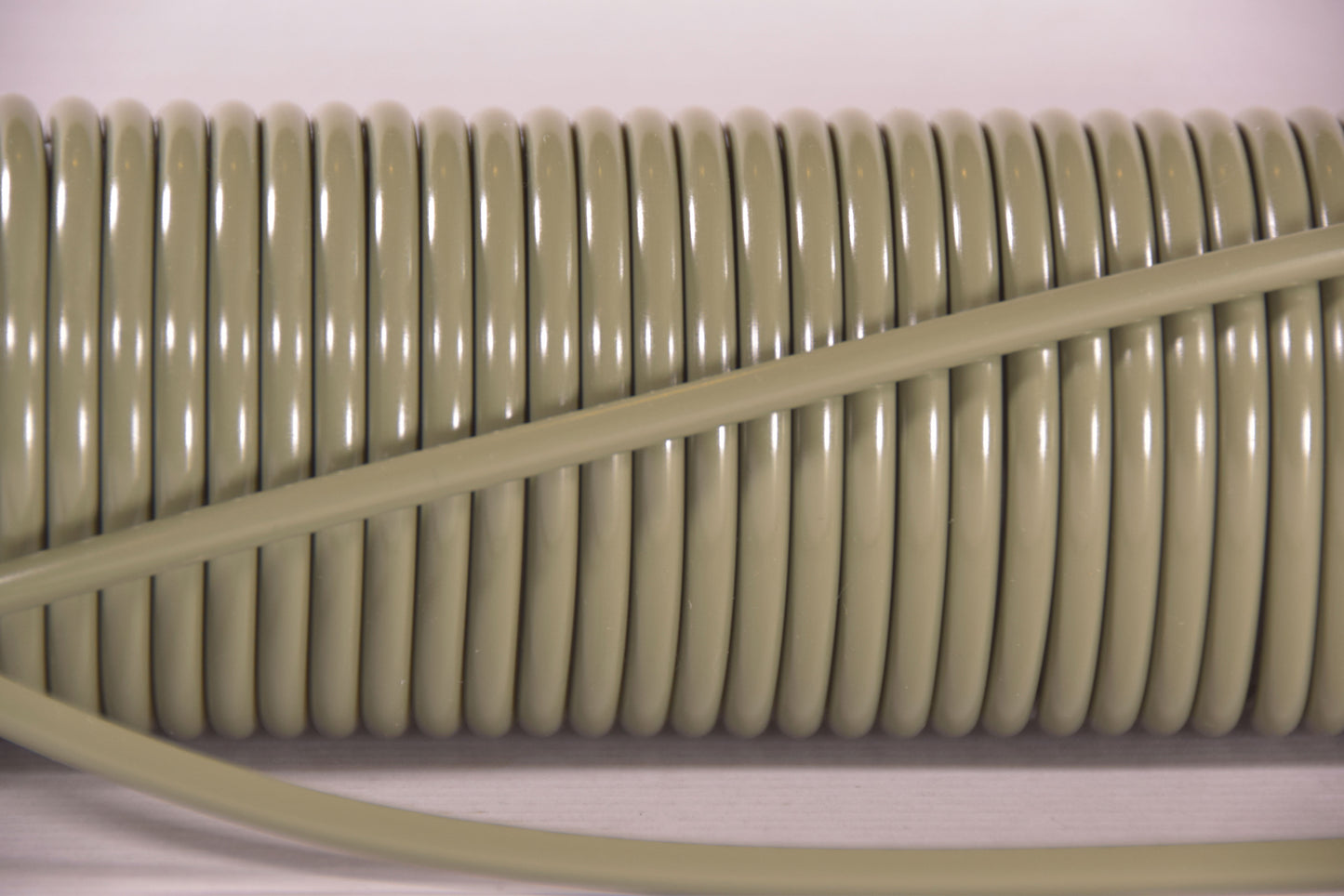 Bobine de fil scoubidou - VERT OLIVE - 38 mètres